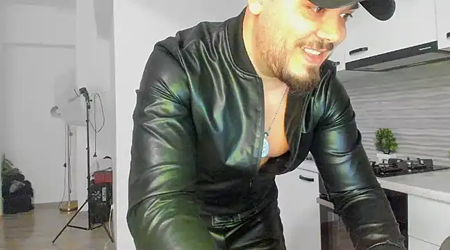 Snapshot of ZackMasterss chatting on February 3, 11:47 pm ZackMasterss online show from February 3, 11:47 pm