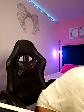 SallyWhitee online show from May 17, 5:38 am