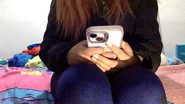 sharonlopez9611 online show from December 22, 3:25 am