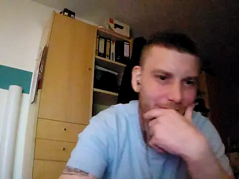 Snapshot of Foxtrott_242 chatting on November 23, 1:27 am Foxtrott 242 online show from November 23, 1:27 am