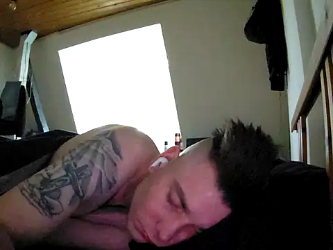 Snapshot of Foxtrott_242 chatting on February 15, 2:03 pm Foxtrott 242 online show from February 15, 2:03 pm