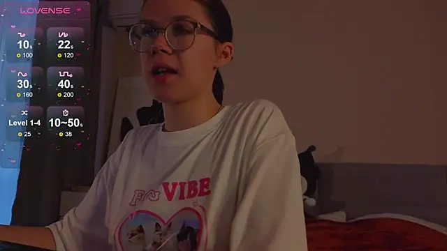 Snapshot of Mia_Luw chatting on October 2, 4:52 am Mia Luw online show from October 2, 4:52 am