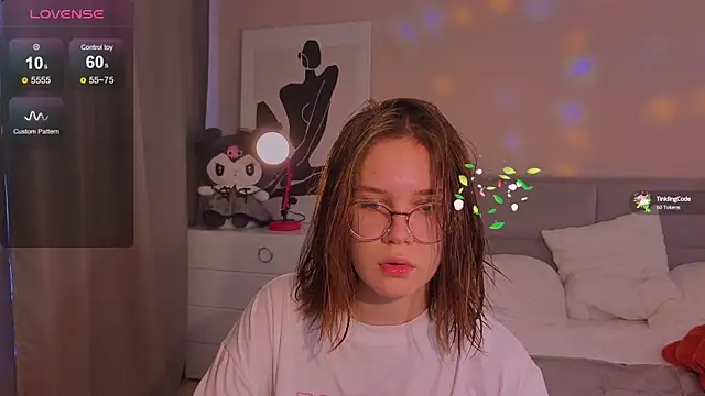 Snapshot of Mia_Luw chatting on October 12, 4:44 am Mia Luw online show from October 12, 4:44 am