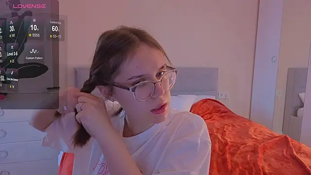 Snapshot of Mia_Luw chatting on October 14, 2:56 am Mia Luw online show from October 14, 2:56 am