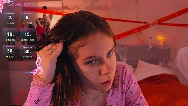 Snapshot of Mia_Luw chatting on October 22, 6:02 am Mia Luw online show from October 22, 6:02 am