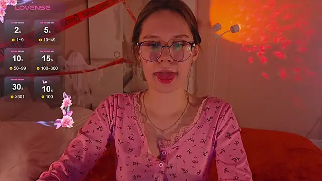 Snapshot of Mia_Luw chatting on November 2, 3:53 am Mia Luw online show from November 2, 3:53 am