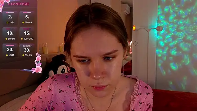 Mia Luw online show from November 22, 3:49 am