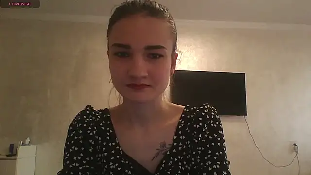 Snapshot of RoyalDessertt chatting on March 7, 8:34 am RoyalDessertt online show from March 7, 8:34 am