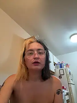 Stitch132 online show from July 12, 6:54 pm