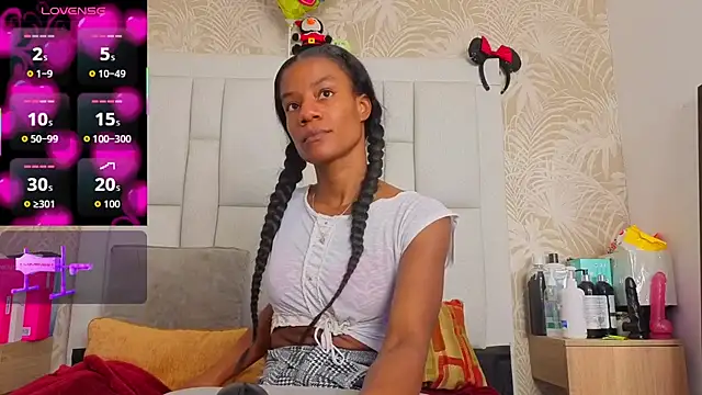 dafnnelewis online show from May 8, 11:04 am