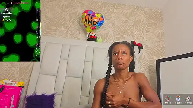 dafnnelewis online show from May 12, 11:07 am
