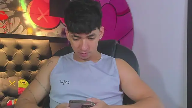 ISAAC CRYSTON online show from September 25, 7:39 pm