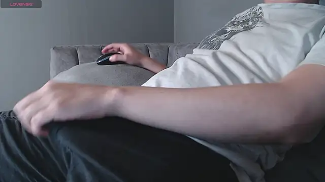 Golden-Boyy online show from February 18, 3:32 pm