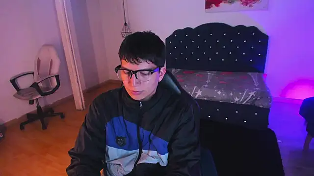 Golden-Boyy online show from September 11, 3:17 am
