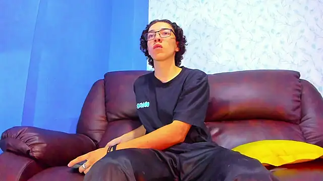 Snapshot of Gadiel_Sex chatting on March 4, 12:44 pm Gadiel Sex online show from March 4, 12:44 pm