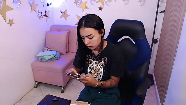 julieta fn online show from June 18, 1:48 pm