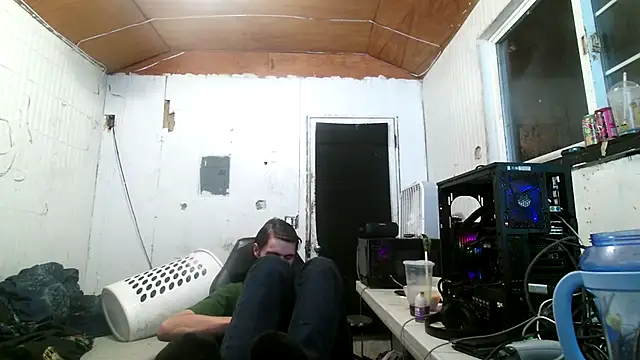 Snapshot of nuttyking2022 chatting on October 3, 5:48 am nuttyking2022 online show from October 3, 5:48 am