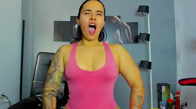 karlyjons12 online show from March 3, 1:31 pm