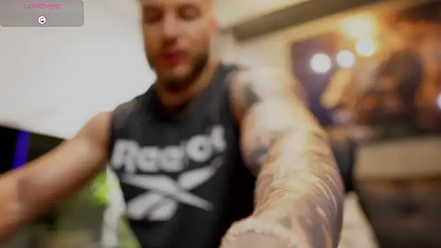 Snapshot of David_blake_ chatting on October 5, 2:54 am David blake  online show from October 5, 2:54 am