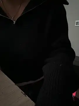 Snapshot of Loveblackzilla chatting on February 16, 1:27 pm Loveblackzilla online show from February 16, 1:27 pm
