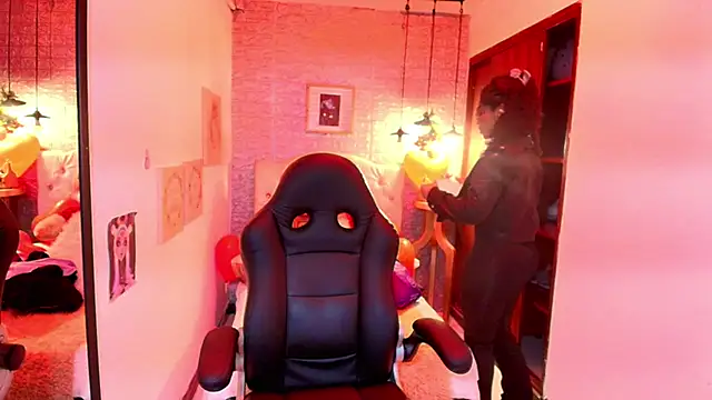 tylla  online show from March 10, 3:01 am