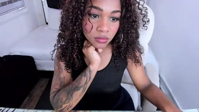 tylla  online show from March 14, 7:01 pm