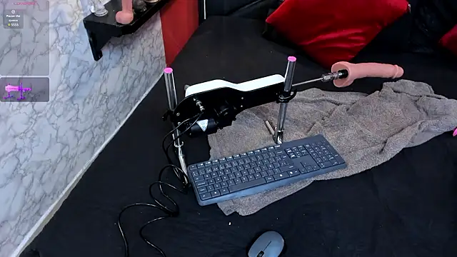 IVISBOUNCYASS online show from February 7, 12:53 pm