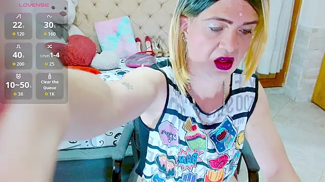 Snapshot of Dolldirtyxxx chatting on October 13, 10:43 pm Dolldirtyxxx online show from October 13, 10:43 pm