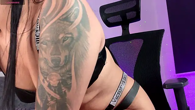meganwolf 1 online show from May 7, 9:42 pm