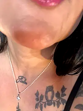 Snapshot of Madissonlove_1 chatting on September 27, 1:43 am Madissonlove 1 online show from September 27, 1:43 am