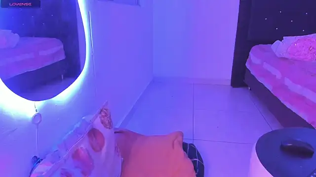 Snapshot of _Charlottequeen chatting on February 14, 2:18 am Charlottequeen online show from February 14, 2:18 am