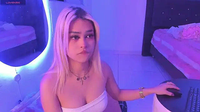 Snapshot of _Charlottequeen chatting on February 14, 8:21 am Charlottequeen online show from February 14, 8:21 am