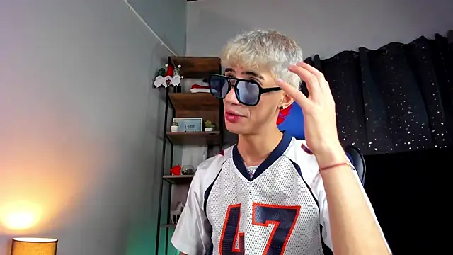 NovaaWheler online show from December 20, 6:48 pm