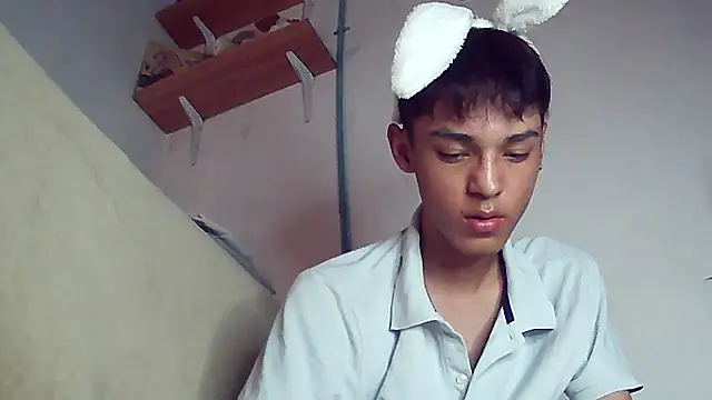 Snapshot of ChavoOT chatting on March 16, 2:32 am ChavoOT online show from March 16, 2:32 am