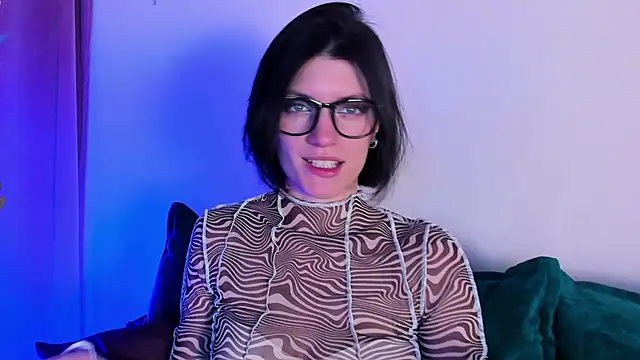 Snapshot of roxy_riot_ chatting on February 7, 7:29 am roxy riot  online show from February 7, 7:29 am