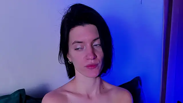 Snapshot of roxy_riot_ chatting on February 10, 7:47 am roxy riot  online show from February 10, 7:47 am