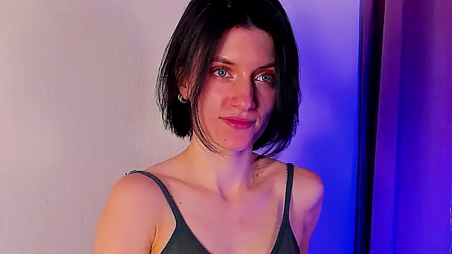 Snapshot of roxy_riot_ chatting on February 13, 8:17 am roxy riot  online show from February 13, 8:17 am