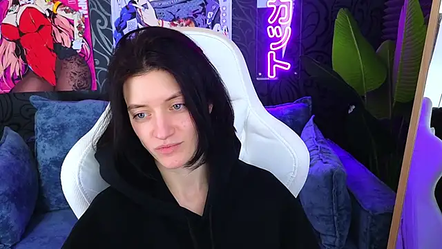 Snapshot of roxy_riot_ chatting on February 18, 7:43 am roxy riot  online show from February 18, 7:43 am