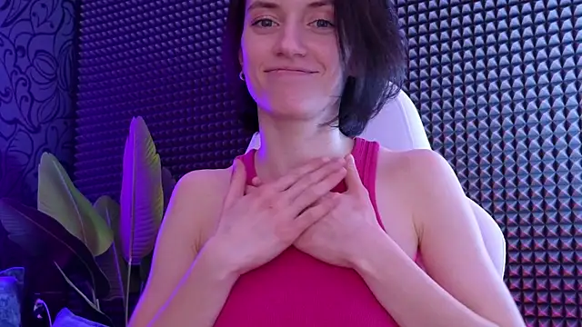 Snapshot of roxy_riot_ chatting on February 28, 7:37 am roxy riot  online show from February 28, 7:37 am