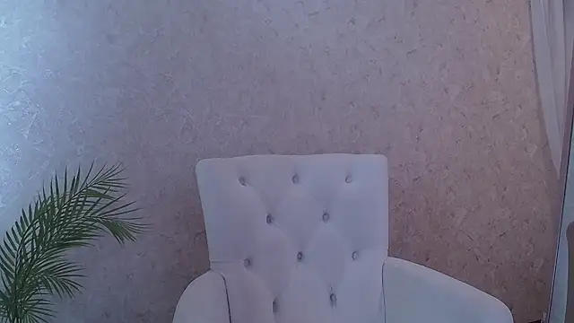 Snapshot of roxy_riot_ chatting on March 4, 1:23 am roxy riot  online show from March 4, 1:23 am