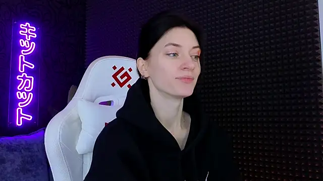 Snapshot of roxy_riot_ chatting on March 16, 1:28 am roxy riot  online show from March 16, 1:28 am