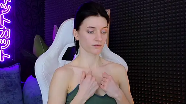 Snapshot of roxy_riot_ chatting on March 16, 4:30 am roxy riot  online show from March 16, 4:30 am