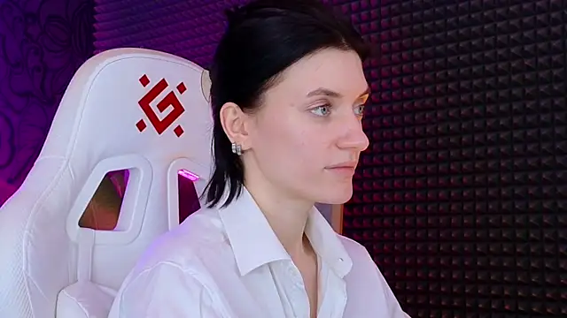 Snapshot of roxy_riot_ chatting on March 16, 9:05 am roxy riot  online show from March 16, 9:05 am