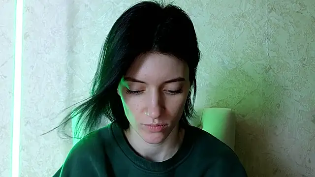 Snapshot of roxy_riot_ chatting on March 19, 7:40 am roxy riot  online show from March 19, 7:40 am