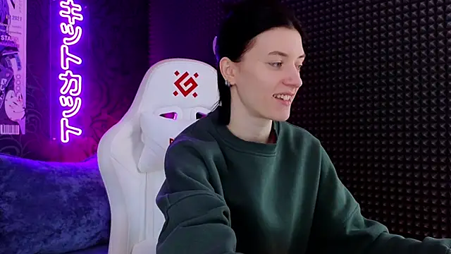 Snapshot of roxy_riot_ chatting on March 22, 1:22 am roxy riot  online show from March 22, 1:22 am