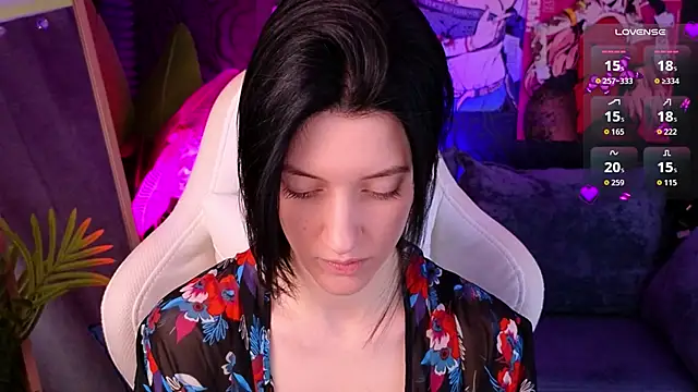 Snapshot of roxy_riot_ chatting on October 18, 1:30 am roxy riot  online show from October 18, 1:30 am