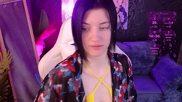 roxy riot  online show from December 20, 1:23 am