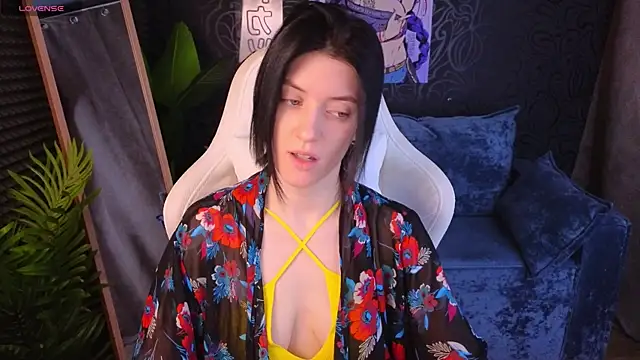 roxy riot  online show from December 22, 1:35 am