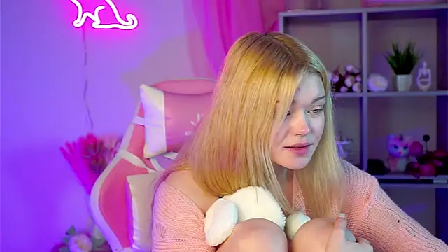 AdeleCartier online show from March 22, 5:39 am