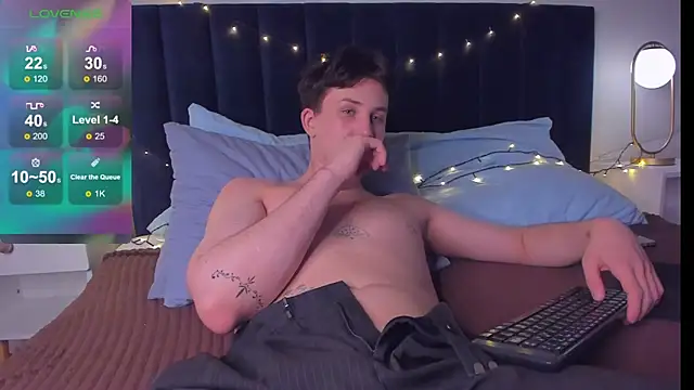 AdrianoAubert online show from October 12, 3:33 pm